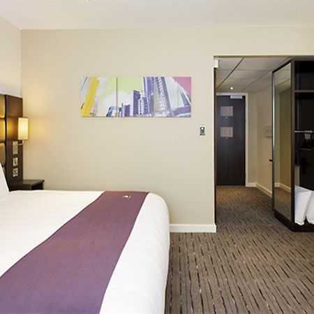 Premier Inn Premier Inn Bagshot Exterior foto
